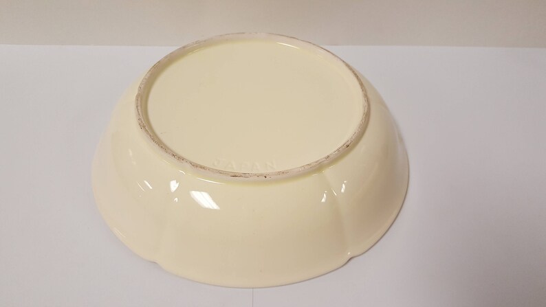 Vintage Japanese Glazed Porcelain Sweet Petal Cream Yellow Pink 9 Serving Bowl