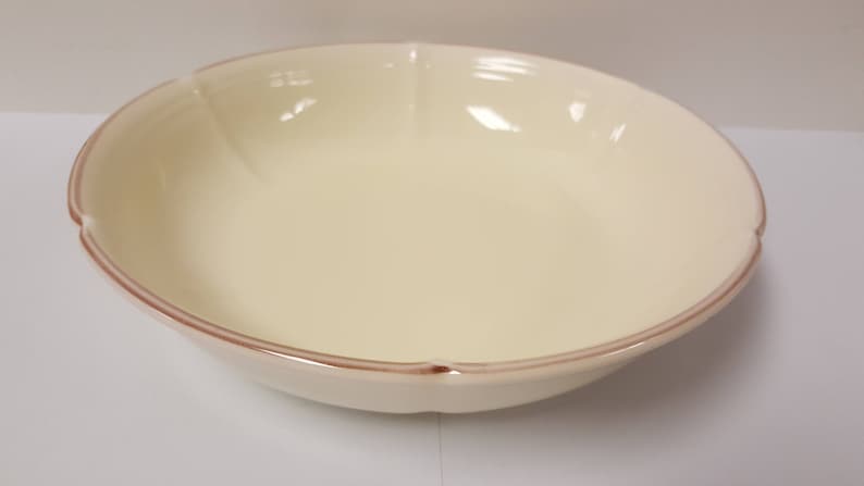 Vintage Japanese Glazed Porcelain Sweet Petal Cream Yellow Pink 9 Serving Bowl