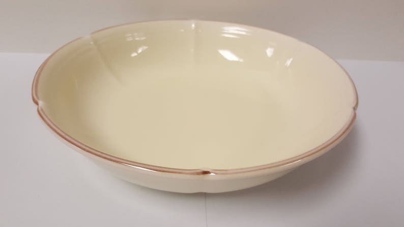 Vintage Japanese Glazed Porcelain Sweet Petal Cream Yellow Pink 9 Serving Bowl