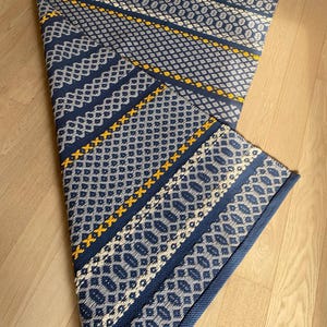 Tapis bleu et gris antique. Tapis scandinave. Tapis en coton. Tapis de course. Tapis de salle de bain. Tapis de couloir. Tapis lavable.