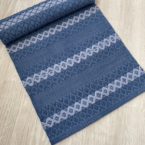 Tapis bleu et gris antique. Tapis scandinave. Tapis en coton. Tapis de course. Tapis de salle de bain. Tapis lavable.