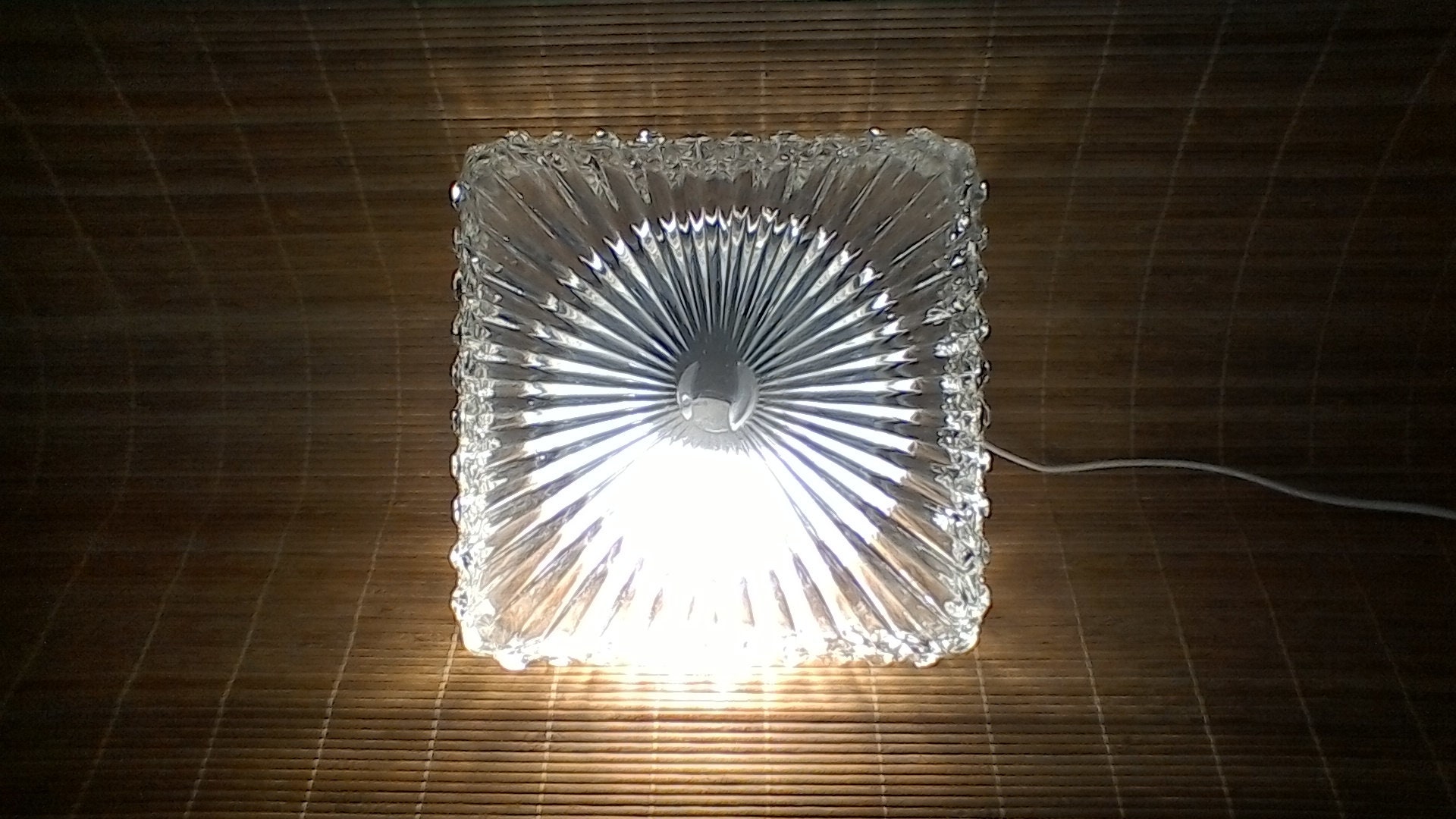 Plafonnier en Verre Ciselé , Vintage .