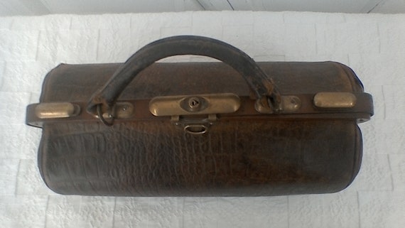 Vintage bag (doctor bag?) : r/Louisvuitton