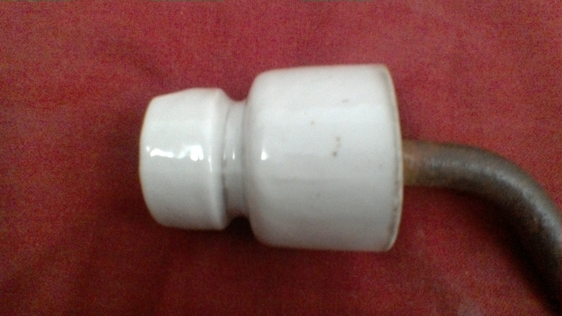 Isolateur en Porcelaine , Plot Edf Vintage .