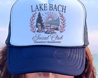 Benutzerdefinierte Lake Bachelorette Social Club Hut – Personalisierte Braut & Babes Hüte für Seereise – Nautische Bach Gastgeschenke – See Wochenendhüte