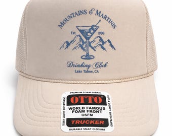 Benutzerdefinierte Berge und Martinis Bachelorette Trucker Hast – Benutzerdefinierte Mountain Getaway Trucker-Hüte