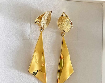 Dangling clip earrings, hammered triangle, gold plated, silver plated
