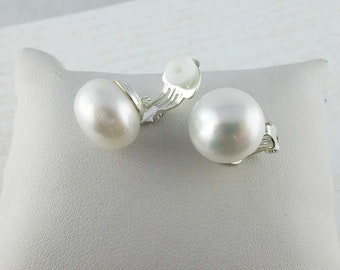 Silver freshwater pearl clip earring