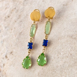 Pendientes de clip colgantes, gotas engastadas, chapados en oro Verde