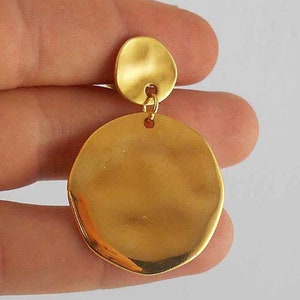 Clip oder Spike-Ohrring, vergoldet, gehämmert Bild 1