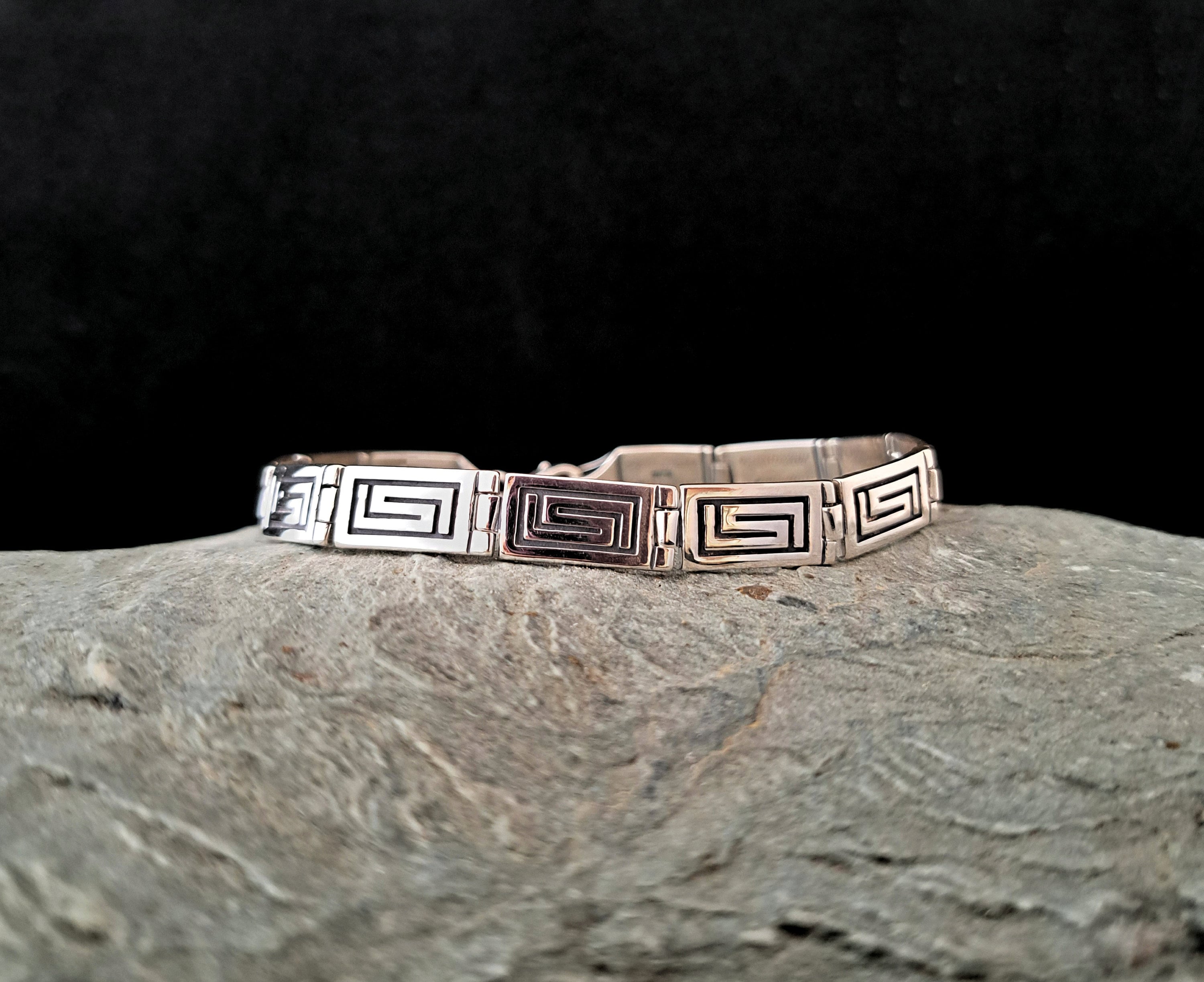 Bracciale da uomo in pietra lavica rodiata - Luisa Della Salda