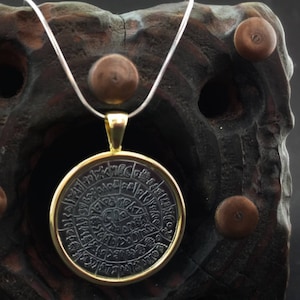 phaistos disc charm, golden silver 925 phaistos charm, phaistos disc greek jewelry collection, bijoux grec pendentifs, birthday jewel gift