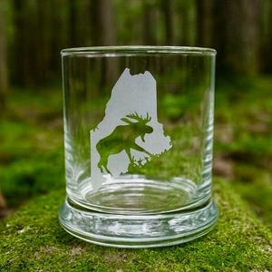 State of Maine with moose inside- whisky/tumbler glass etched gifts collection suvinour  stackable