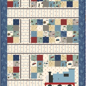 Könnte beinhalten: Eine Patchwork-Decke mit einem Zug-Thema. Die Decke hat einen blauen Rand und ein zentrales Design aus Quadraten in verschiedenen Farben und Mustern, darunter Karten, Züge und Gebäude. Am unteren Rand ist ein blauer Zug abgebildet.