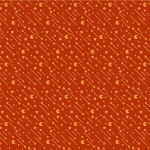 Può includere: Un motivo ripetuto di stelle cadenti, lune e punti arancioni su sfondo rosso-arancio. Il design presenta linee diagonali di stelle e punti, con mezzelune sparse.