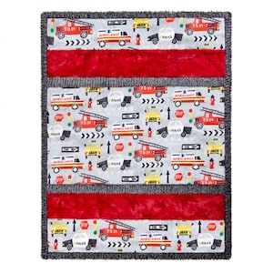 裏地付き! 完全な Cuddle Minky キルトキット「Road Rescue」バンビーノ Cuddle キット 28" x 37"。ベビーキルトに最適です!