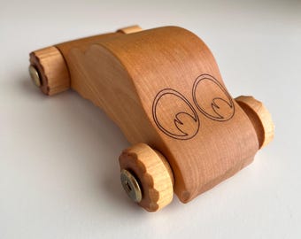 Voiture à pousser en bois de bouleau, huilé écologique. Taille - 13*8*5 cm