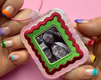 Photobooth Photo Frame Keychain - Wavy Photo Pictureframe Keyring Purse Charm