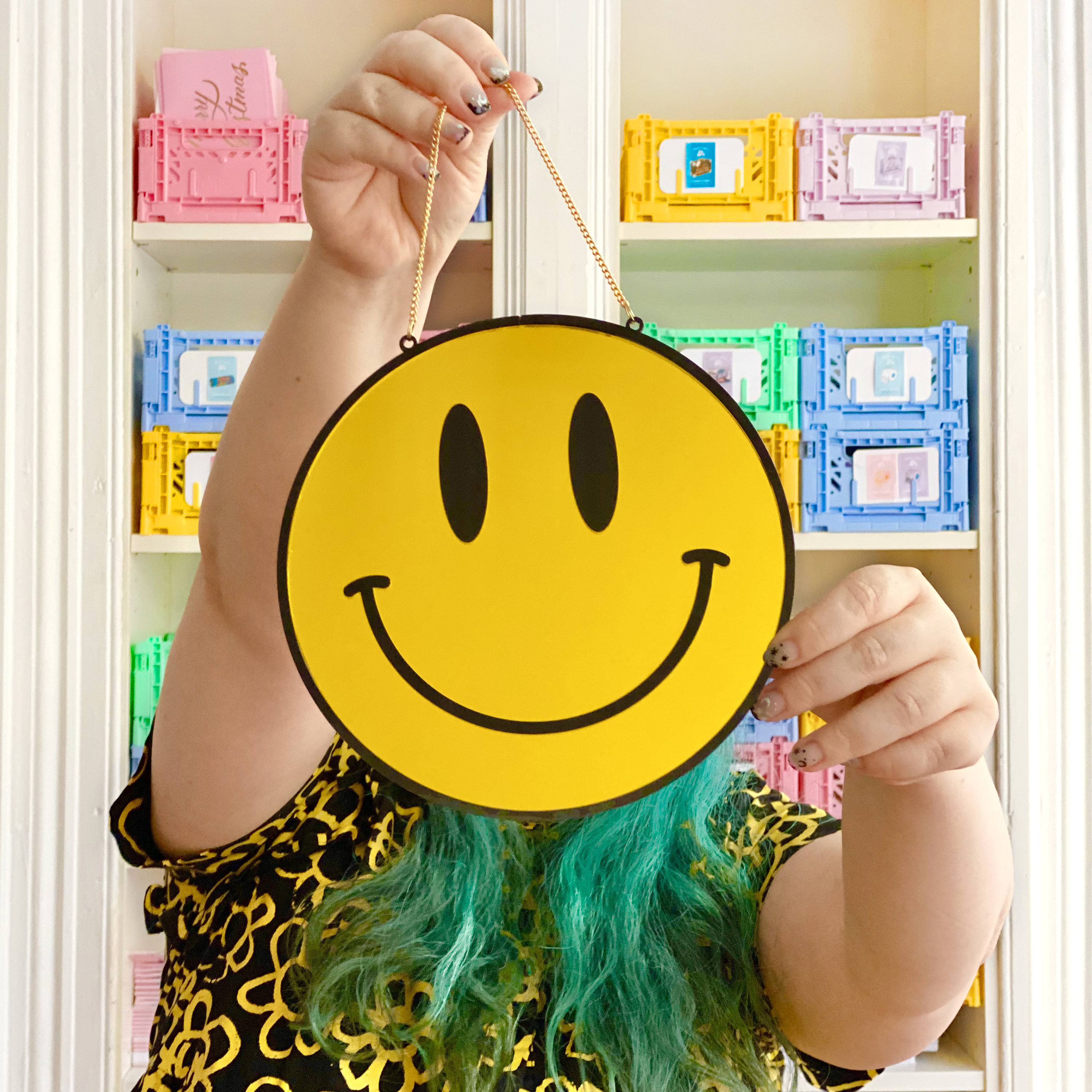 スマイルフェイスアクリルミラー - ゴールドチェーン付き90年代