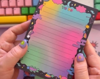 Bloc de notas de oficina grueso A6 de 250 páginas con diseño espacial - Lista celestial con arcoíris pastel y temática espacial - Estudiante amante de la papelería
