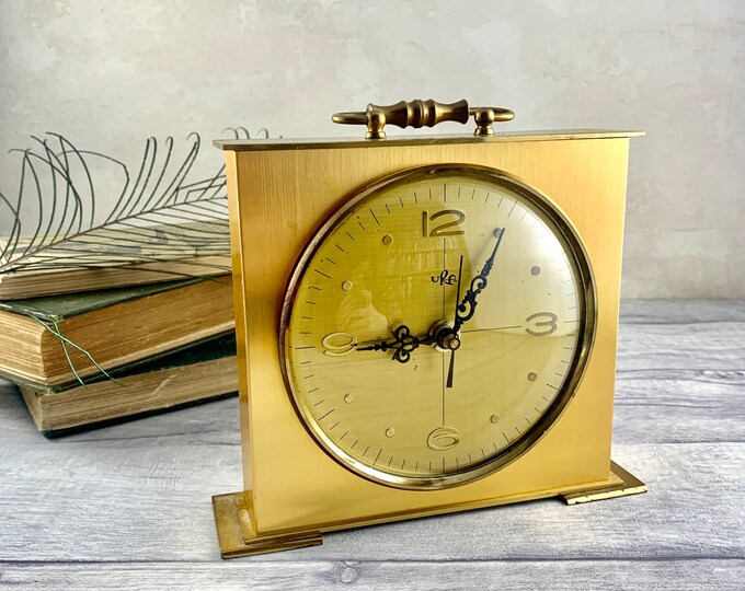 Retro Table Clock / Vintage Desk Clock With Battery Powered Movement