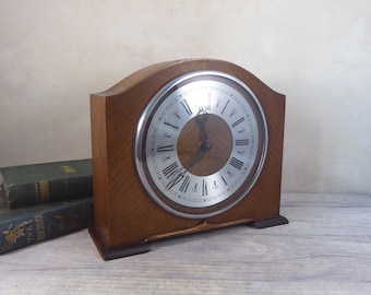 Refurbished Wooden 1950s Quartz Retro Clock / Mid-Century Modern quartz desk clock / battery powered table clock / mantle clock