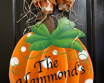 Colgante de puerta con forma de mano de calabaza con o sin monograma Corona de calabaza Corona de otoño Corona de Acción de Gracias Corona con monograma Colgante de puerta personalizado hecho a mano