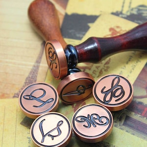 Conjunto de carimbo de cera de letras do alfabeto, alça de madeira, vedação de papelaria, capital clássico, estampagem de casamento, design de presente personalizado