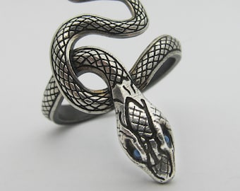 Anillo de serpiente de plata codiciosa - plata de ley sólida antigua oscura - ojos azules esmaltados - serie Souls