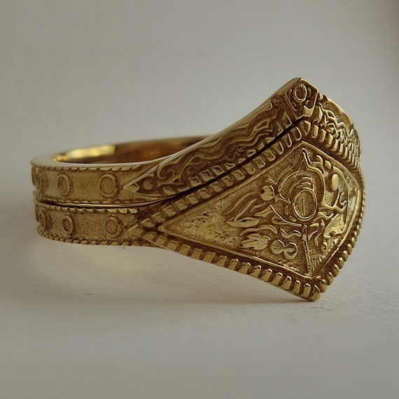 Ring sale of favor