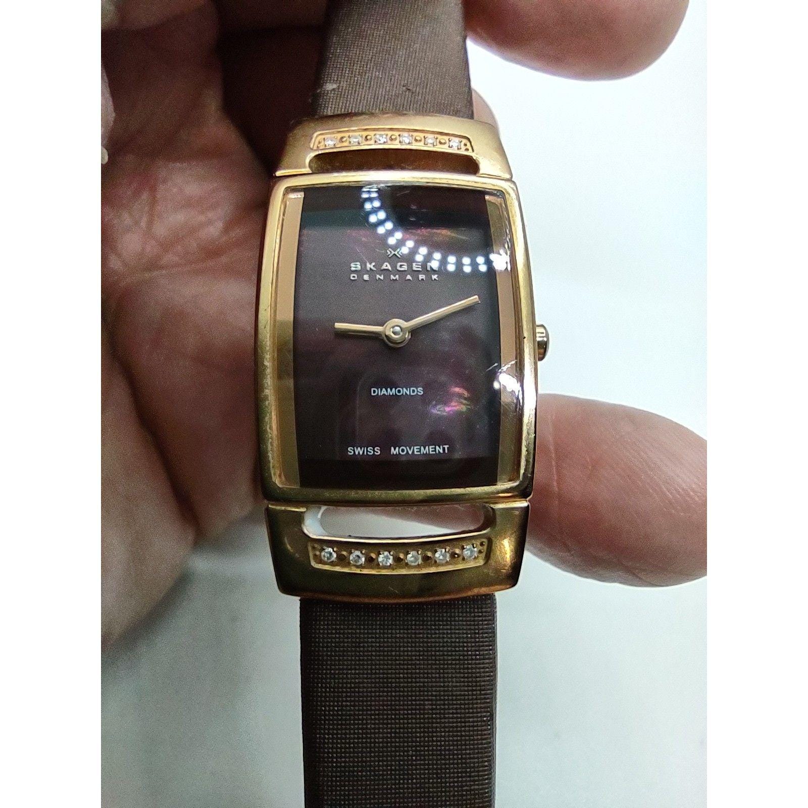New Skagen Denmark Designer Ladies Wrist Watch Leather Metallic Green Band Skagen Denmark Dual Time Wristwatch Stainless Steel Watch  main image 4