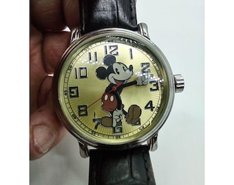 Rare Disney Mickey Mouse Watch /accutime / Large Blue Face  display picture 1