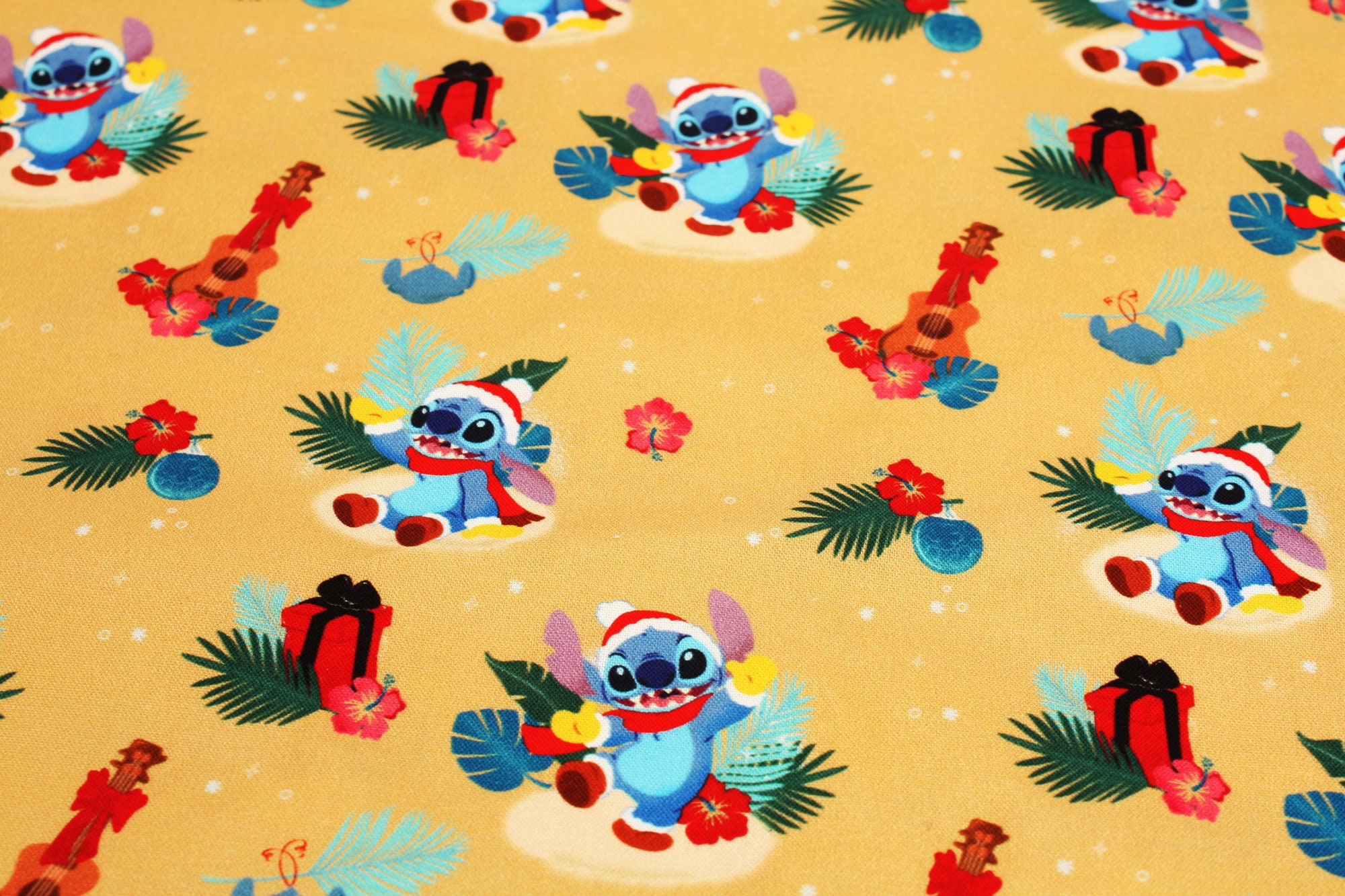 Disney - Lilo & Stitch - Christmas Wrapping Paper - Things For Home - ZiNG  Pop Culture