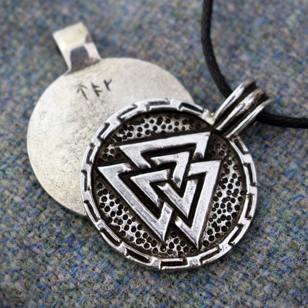 Viking Pagan Norse Asatru Round Valknut Pendant AV012