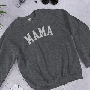 sudadera bordada de mamá personalizada, sudadera de mamá bordada con manga personalizada, cuello redondo de bordado personalizado, regalo personalizado para mamá