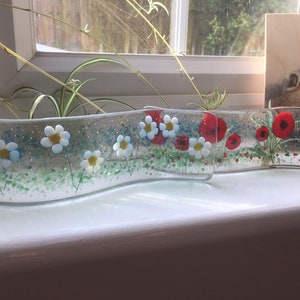 Flower wave, red flower suncatcher, daisy sun catcher, meadow glass wave