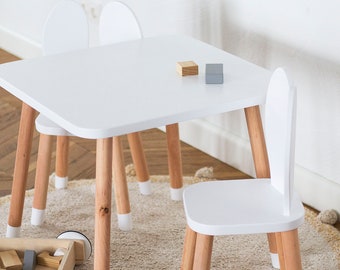 Ensemble table carrée et deux chaises lapin | décoration de chambre d'enfant | meubles pour enfants |naturel | bambin | en bois | cadeau pour tout-petit | chambre de bébé |