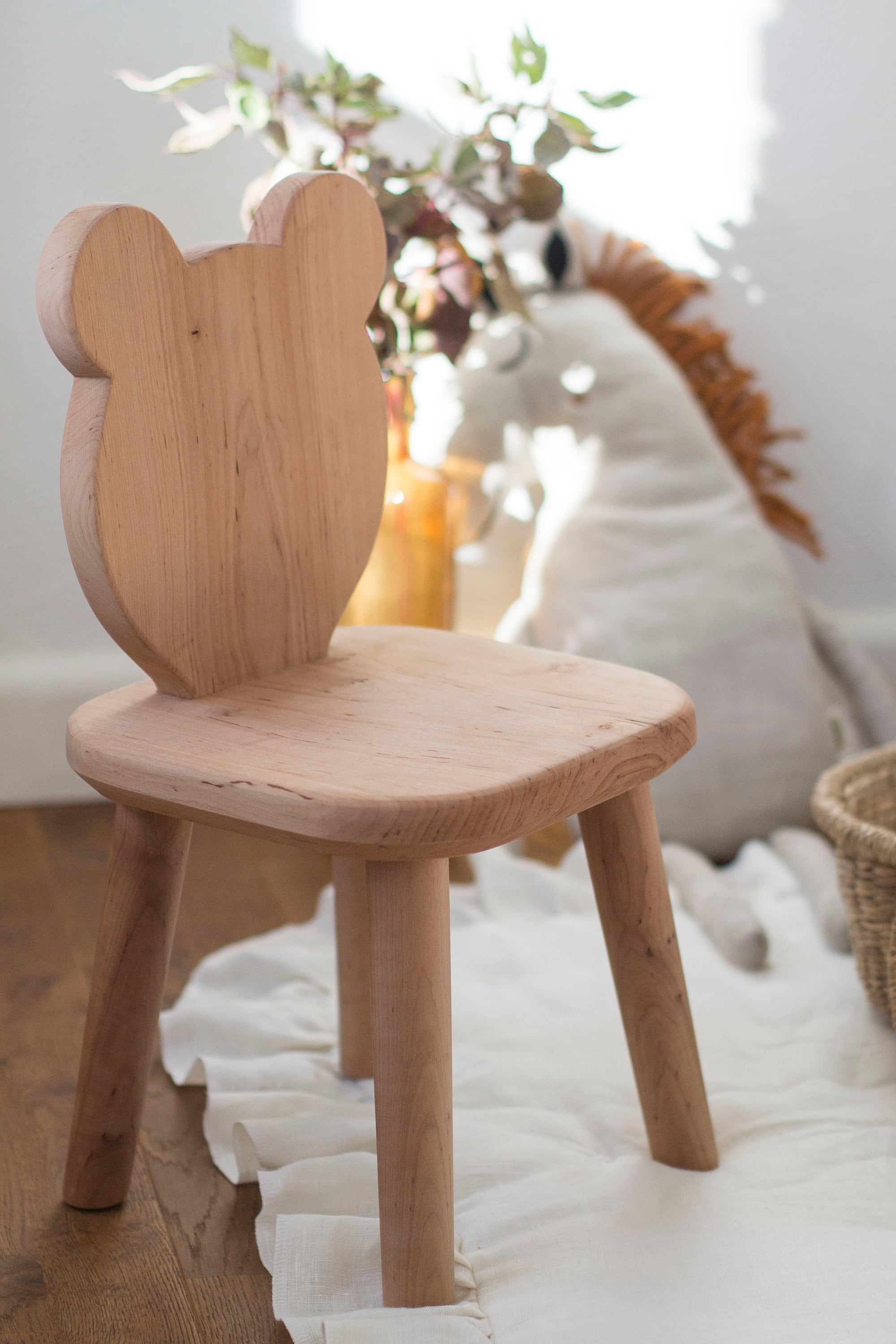 Silla de escritorio escolar de madera vintage para niños, muñecas u osos,  forma de caballo con asiento de corazón incorporado, hecha a mano con  madera de pino de Virginia local 