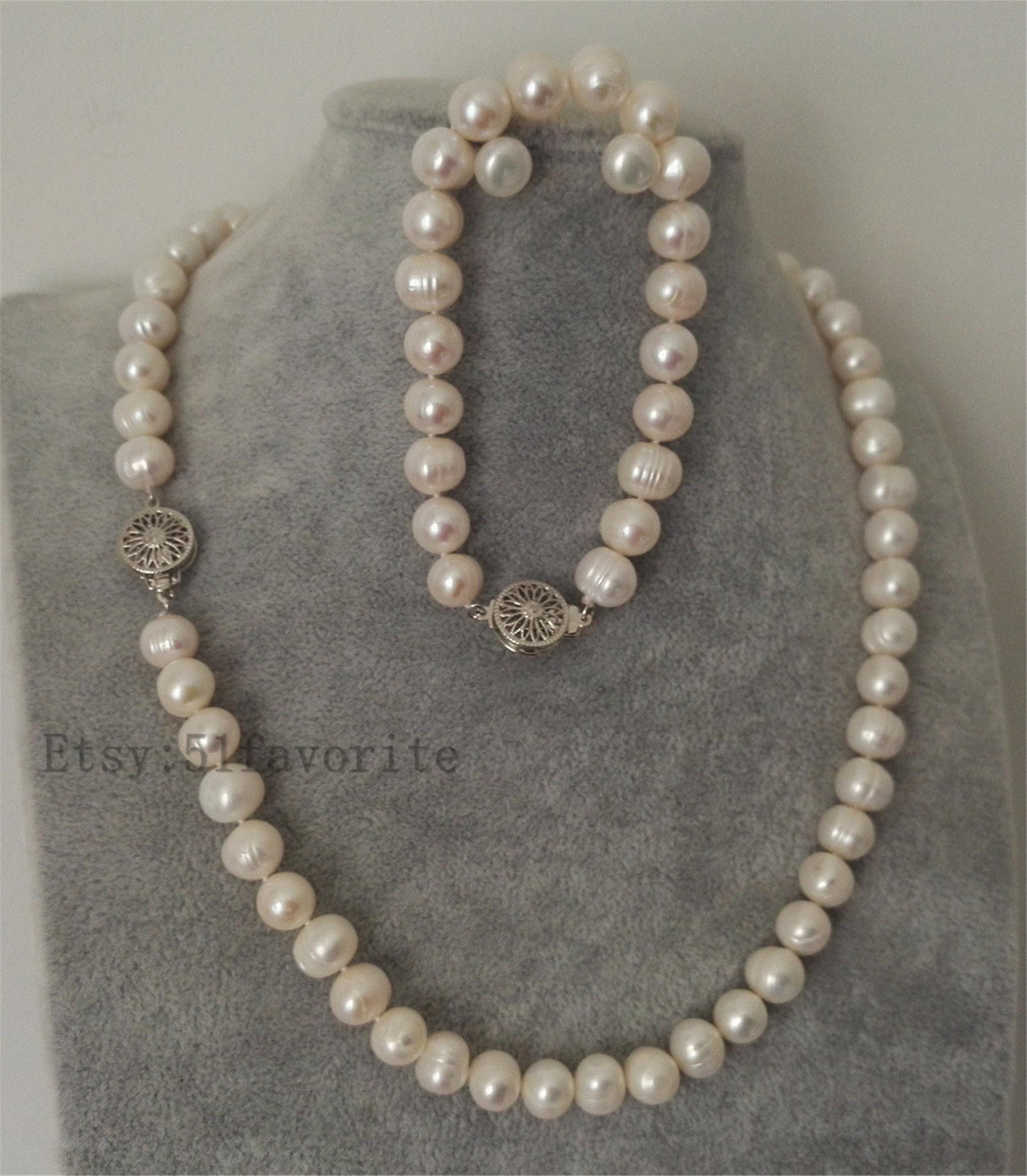 Parure De Mariée En Perles Nacrées Argentées - Collier, Boucles D'Oreilles, Bracelet - Neuf Avec Étiquettes