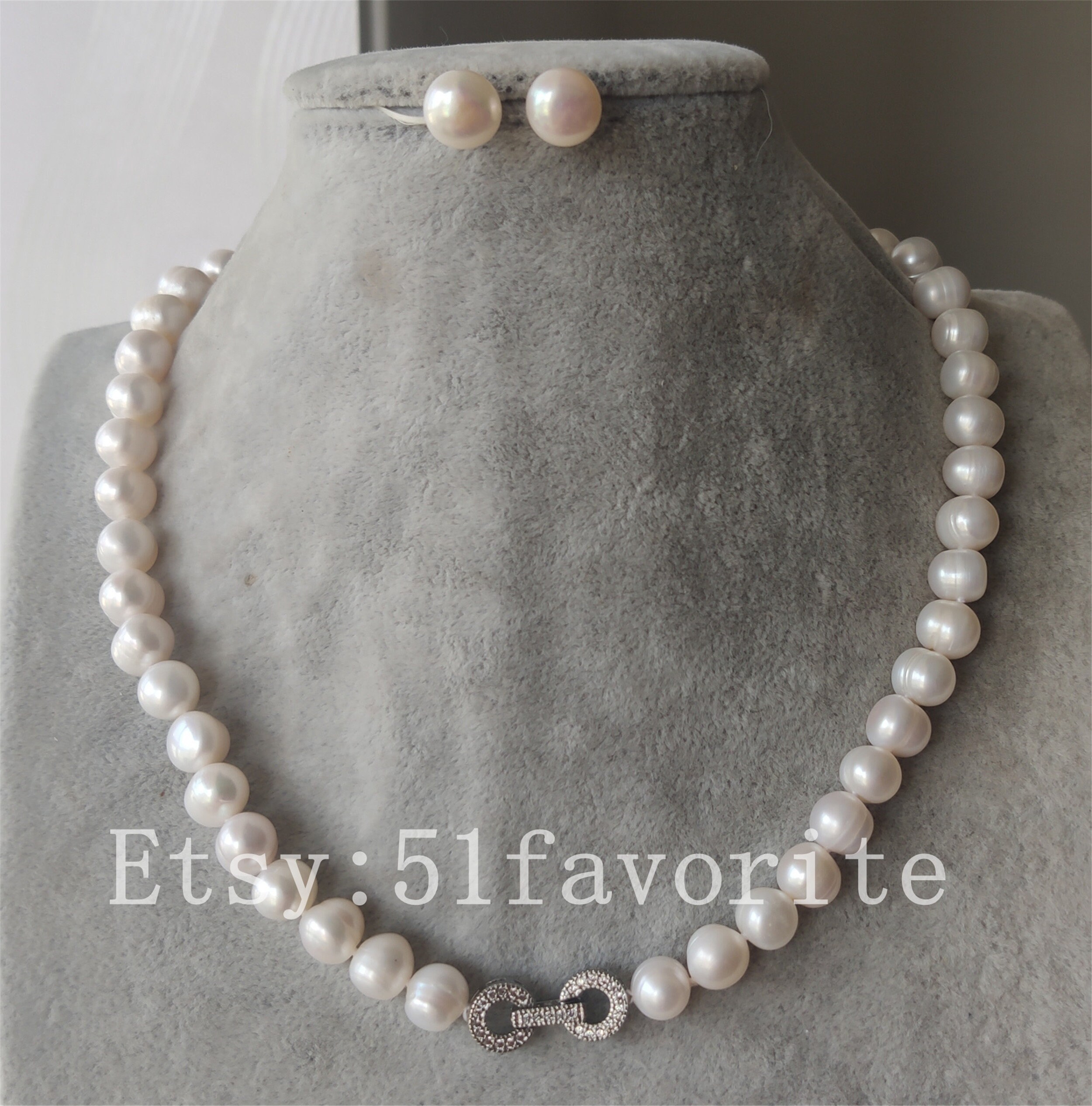 Conjunto de joyas de perlas blancas: collar, pulsera y pendientes de perlas  cultivadas de 9-9,5 mm - Etsy México, image size:2500x2530