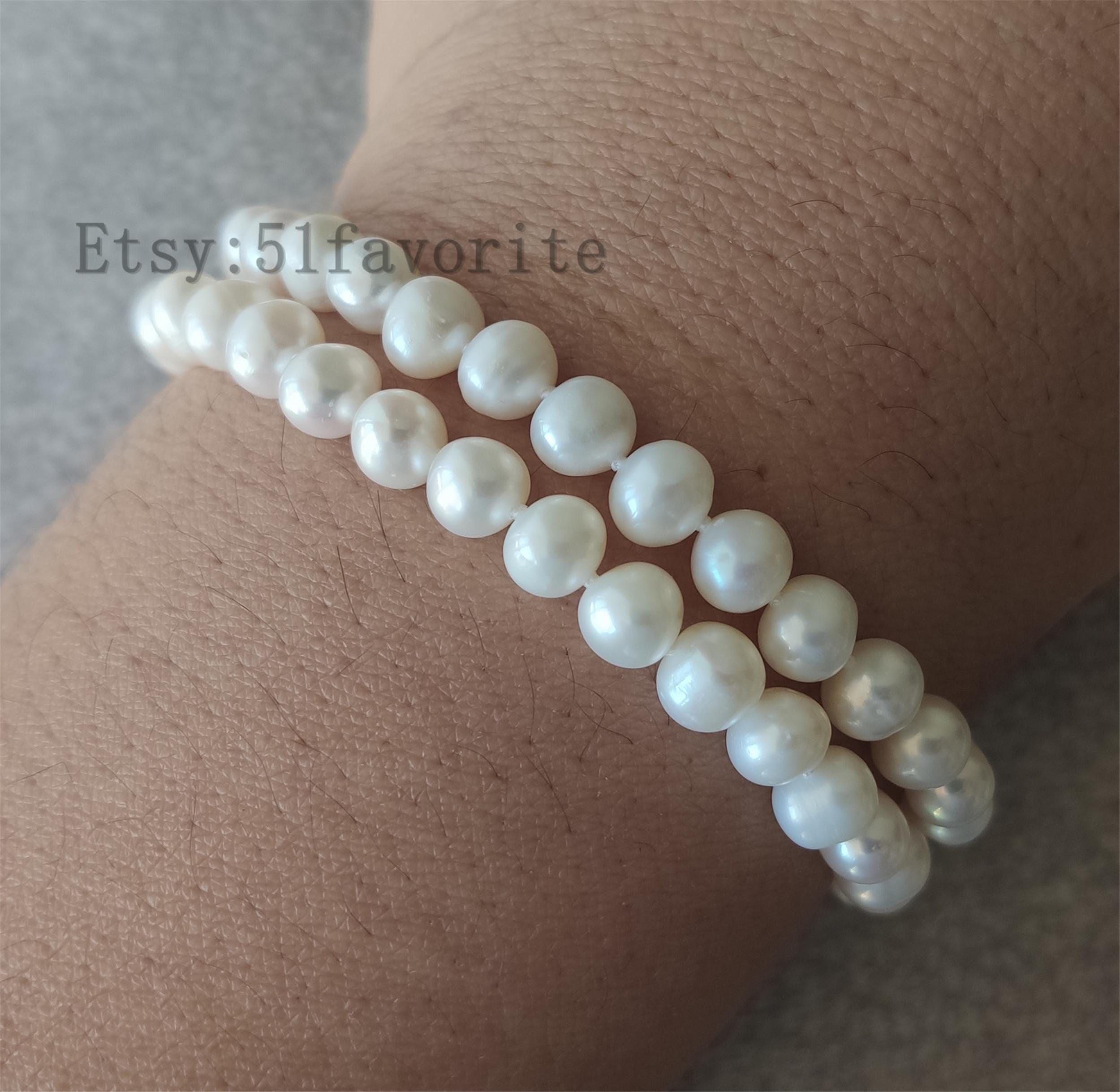 Affascinante bracciale di perle bianche con centrale di cammeo, bracciale multifilo - BRACCIALE DONNA ARGENTO - BRACCIALE CON CAMMEO - Gioielli Santori - Creazioni d'Eccezione