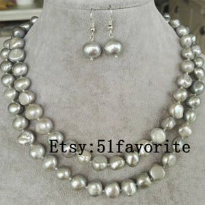 Set parelketting oorbellen: 10-11 mm grijze barokke parelketting & set barokke hangoorbellen