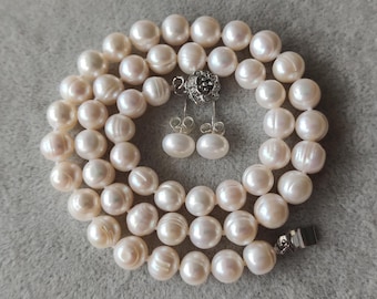 Freshwater Pearl Necklace and Earring Set: 9-9.5mm Cultured Pearls