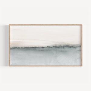 Puede incluir: Pintura abstracta de acuarela en un marco de madera. La pintura presenta una paleta de colores suaves y apagados de rosa, gris y verde. Los colores se mezclan para crear un efecto brumoso y atmosférico.