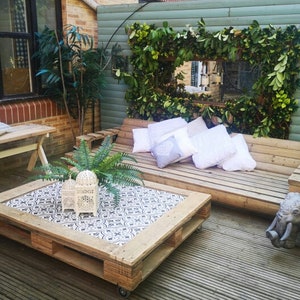 Tiled pallet coffee table image 2