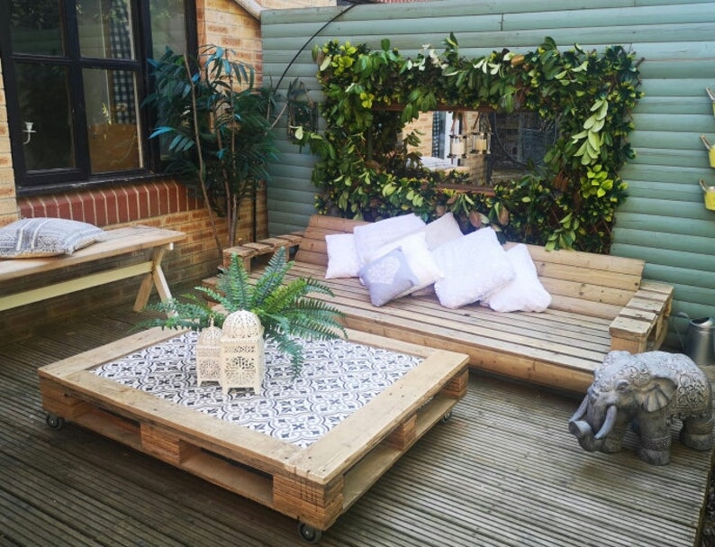 Tiled pallet coffee table image 2