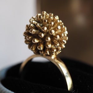 Heavy yet playful vintage 14K yellow gold "urchin" ring