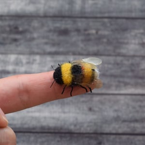Photography prop realistic bumblebee Felted bee Product photo prop Felted bumblebee Needle felted Wildlife ornament Decor for photoshoot