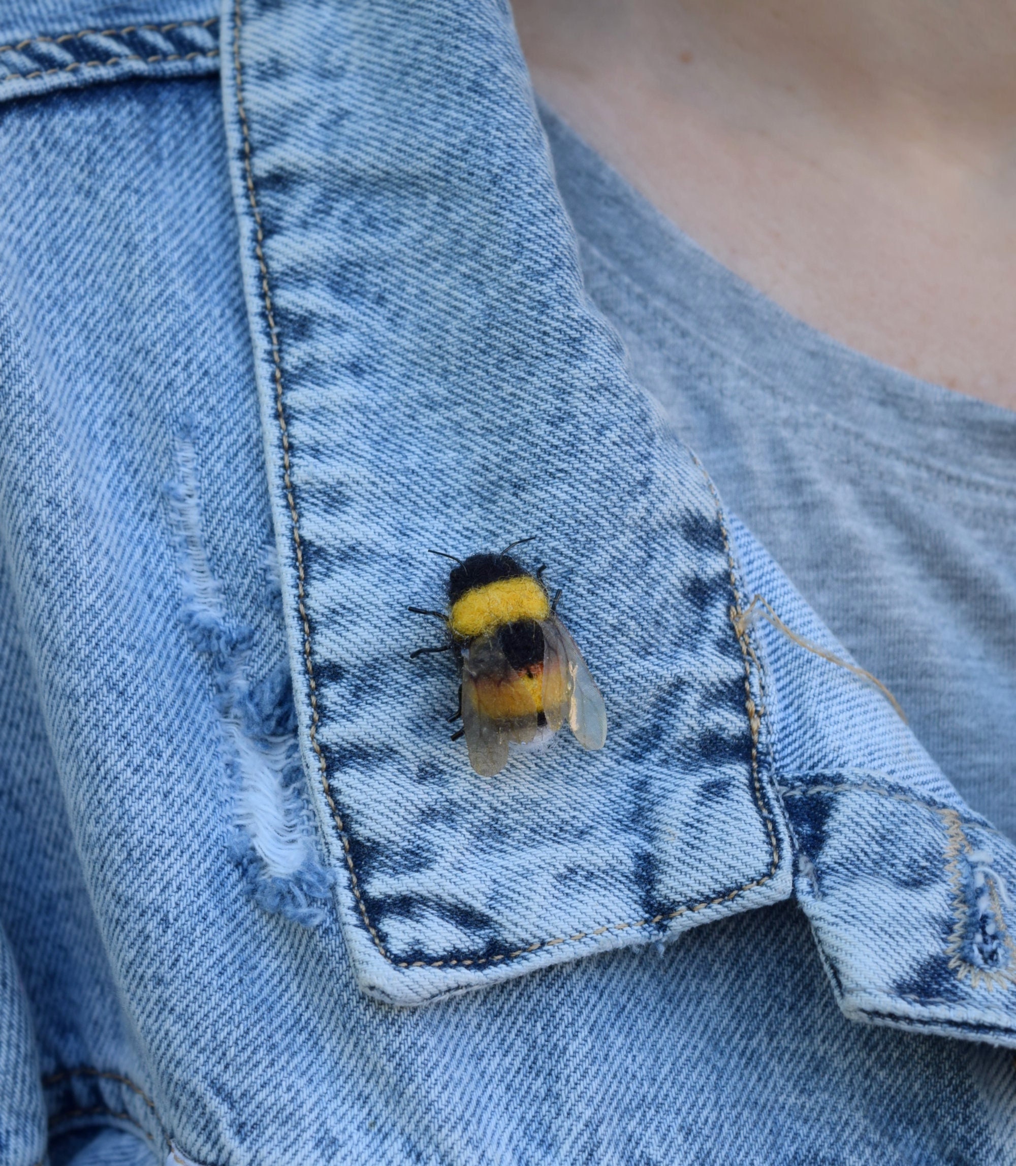 Realistic bumblebee for garden Felted  Bee brooch Gift for gardener Felted bumblebee Needle felted wildlife Pin Honey Bumblebee brooch
