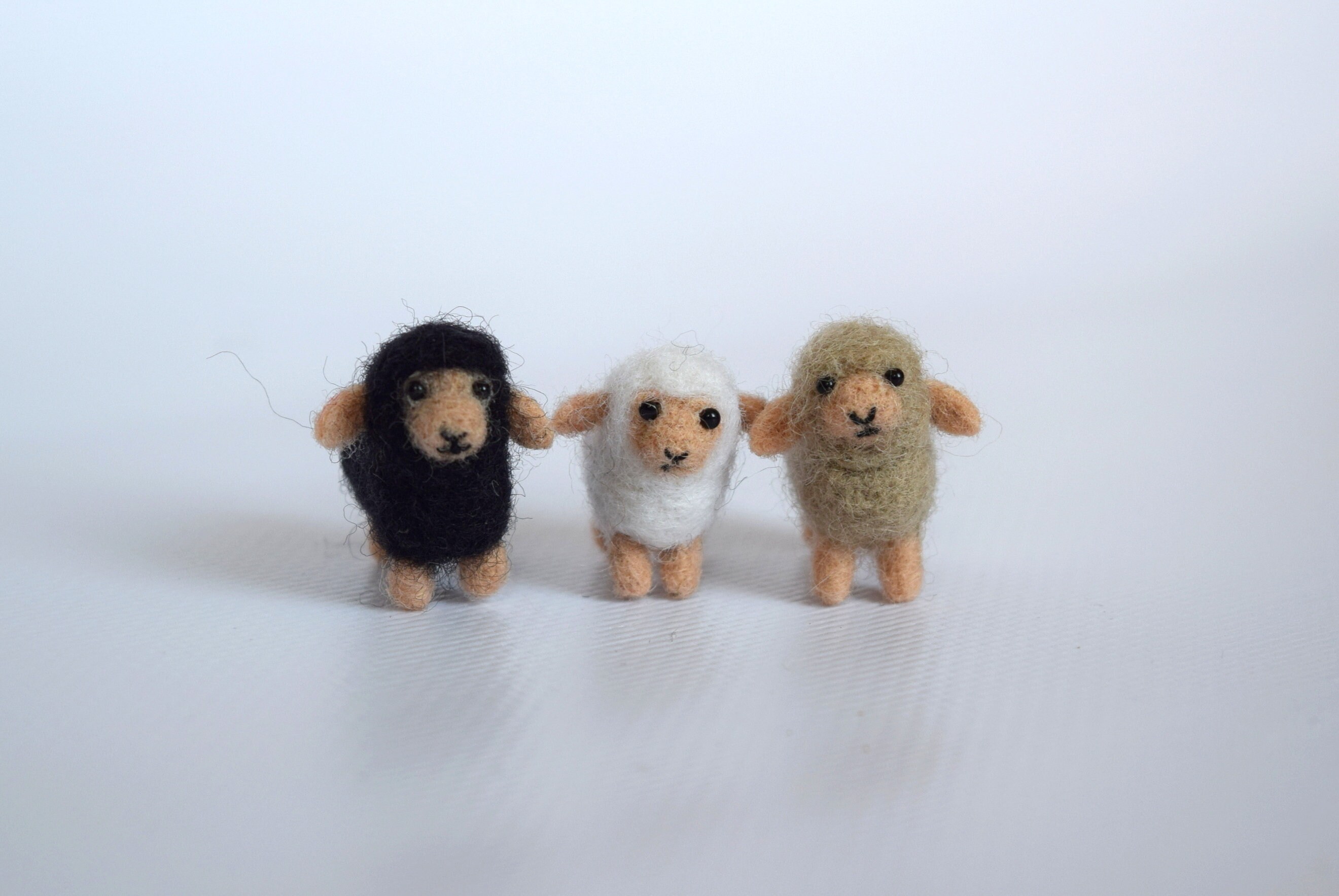 Sheep House ぬいぐるみ アイボリー 約35×16×30cm Amazon.com: FRANKIEZHOU Sheep Stuffed Animal Lamb Plush